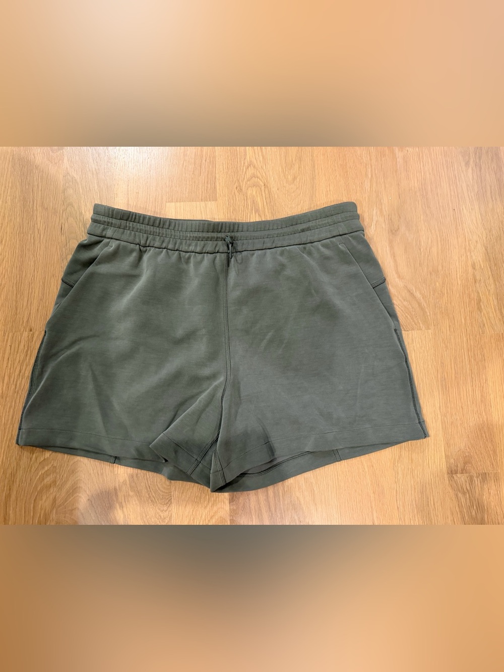Lululemon NWT Army Green Softstreme HR Short 4" Size 12